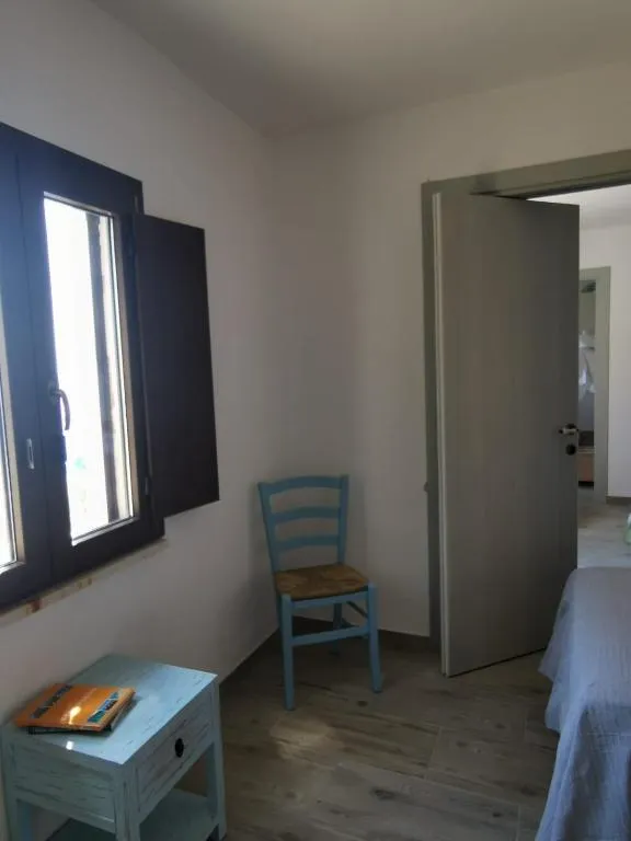 Spazio interno della camera con due letti singoli a Villa Mare Blu