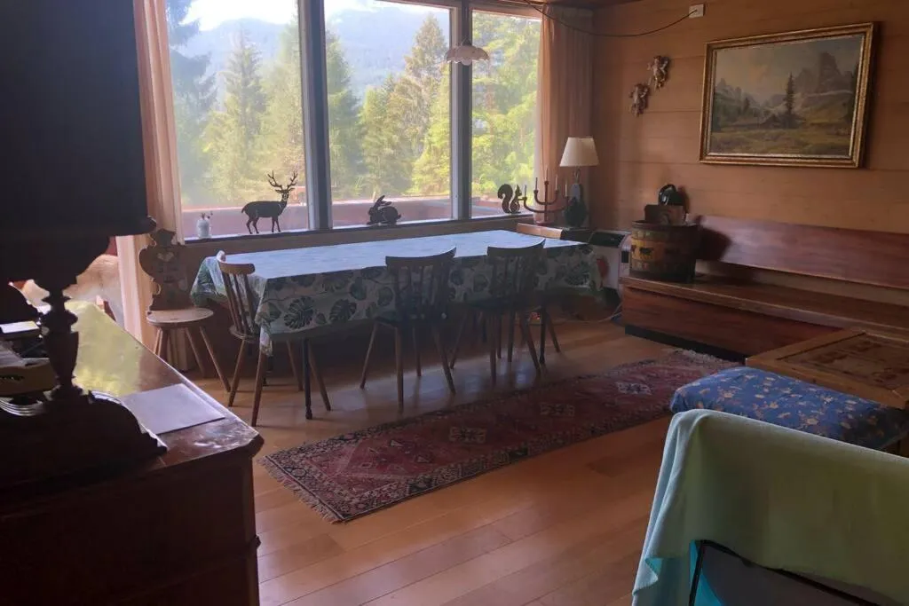 Vista della scogliera vicino a Villa Mare Blu sul Ciolo