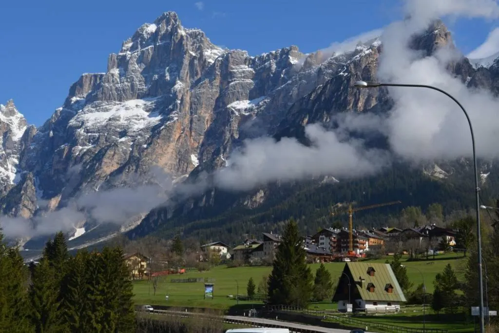 Vista della scogliera vicino a Villa Mare Blu sul Ciolo