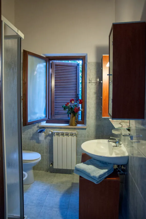 Bagno del Casaletto Colle Mattia con doccia e bidet