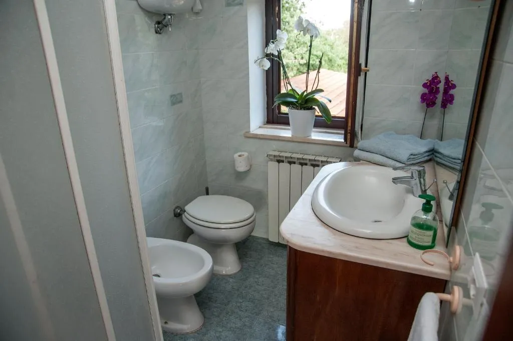 Bagno del Loft Colle Mattia con doccia e bidet